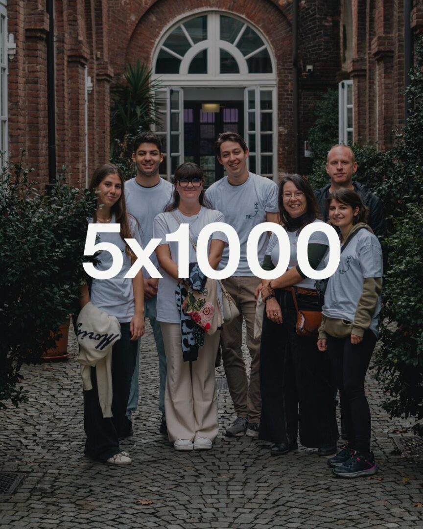 Azzurro e Bianco Tipografico Ferragosto Post Instagram 2